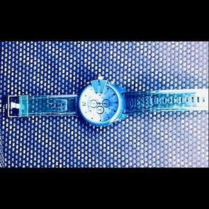 Diesel Mega Chief DZ4531 is a practical and handsome Gents watch.